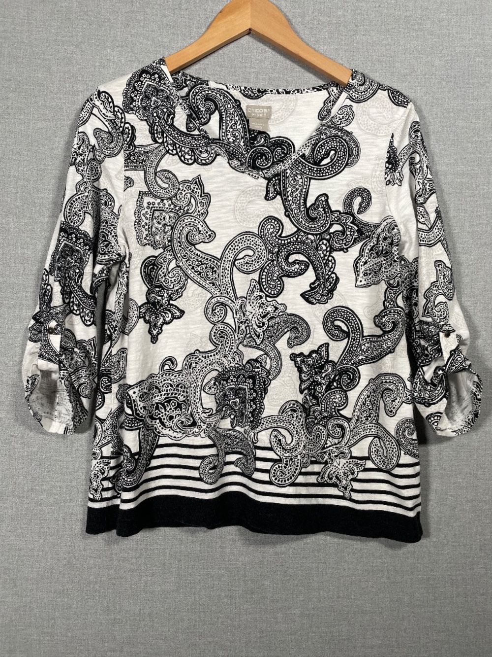 Chico's Zenergy Paisley Slub Knit V-Neck Top Size 1/US 8 Black Striped Hem